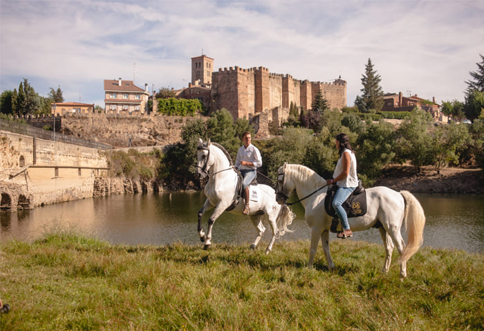 ruta a caballo por la Sierra Norte de Madrid organizada por el Centro Hípico Buitrago