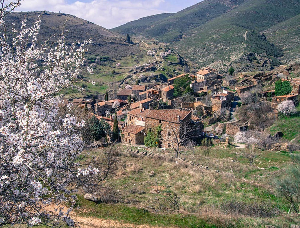 Pueblo en monte