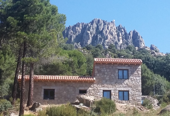 alojamientos-la-cabrera-huerto-san-antonio-exterior